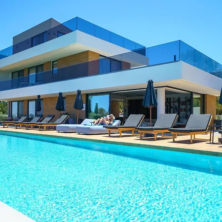 Nivo Luxury Willa *